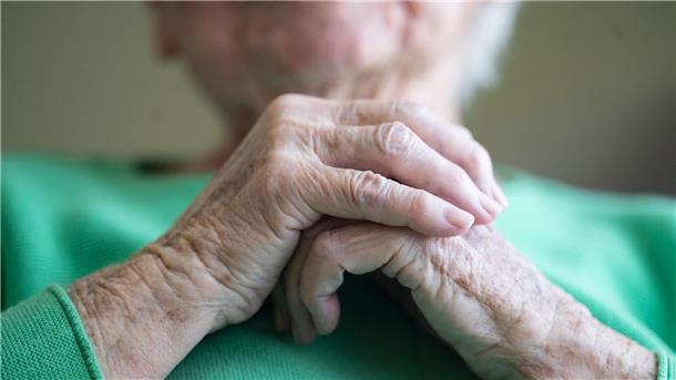 Pflegebedürftige in Nöten - Rufe nach Finanzreformen Experten gehen davon aus, dass bis 2030 die Zahl der Pflegebedürftigen auf bis zu 5,75 Millionen steigen wird.