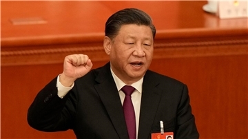 Experten zufolge schürt er mit einer immer selbstbewussteren Außenpolitik Nationalismus: Xi Jinping.