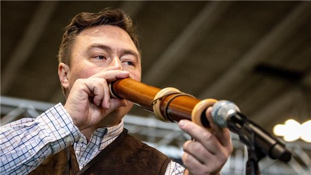 Deutschlands bester Hirschrufer verteidigt seinen Titel Fabian Menzel hat seinen Titel erfolgreich verteidigt.