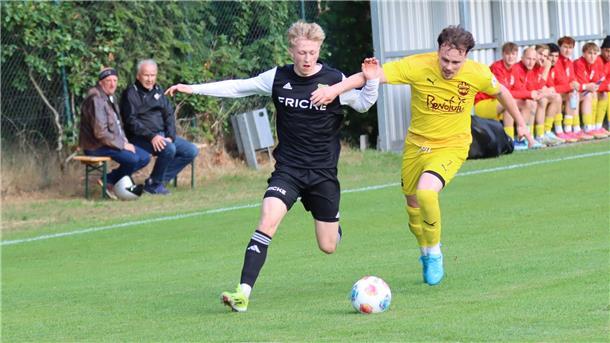 HSC mit starker Leistung gegen den Regionalligisten Bremer SV Fabio Gerke, hier bei den Elsdorfer Pokalwochen im Spiel gegen Rotenburg, zog sich beim Training einen Kreuzbandriss zu und wird in den nächsten Monaten ausfallen.