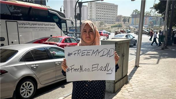 Kairo: Deutsch-Ägypterin kämpft um Freilassung ihres Vaters Fagr Eladly fordert die Freilassung ihres Vaters.