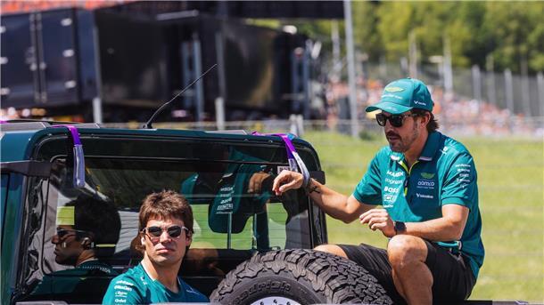 Fahren diese Saison oft hinterher: Fernando Alonso (r) und Aston-Martin-Kollege Lance Stroll.