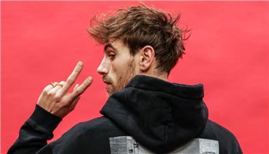 "Faires Zeug aus Europa": Gewohnt cool wirbt Fynn Kliemann im Webshop seines Modelabels Oderso für diesen Hoodie. Er kostet 85 Euro.