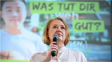 Familienministerin Lisa Paus startet bei einer Kick-off-Veranstaltung an der Schule am Schloss in Berlin-Charlottenburg ein bundesweites Modellprogramm.