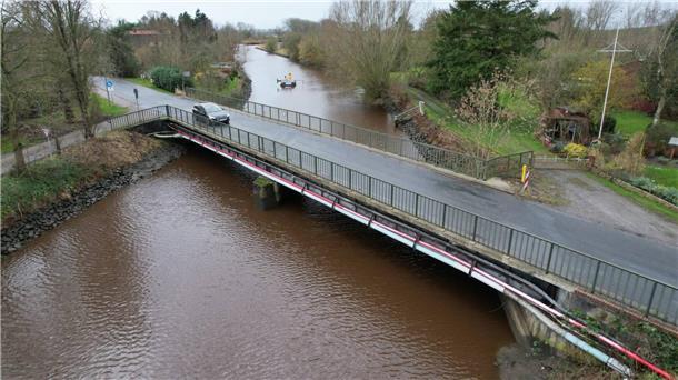 Ein Blick von oben auf die fast 100 Jahre alte Brücke. 