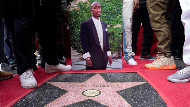 Fast 30 Jahre nach dem bislang unaufgeklärten Mord an dem US-Rapper Tupac Shakur dauern die Ermittlungen dazu an.