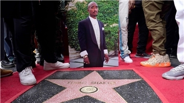 Fast 30 Jahre nach dem bislang unaufgeklärten Mord an dem US-Rapper Tupac Shakur dauern die Ermittlungen dazu an.