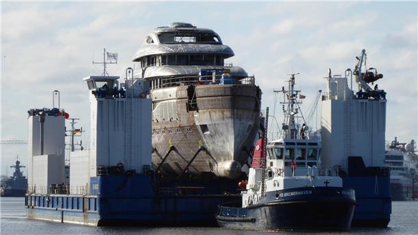 Fast unbemerkt von der Öffentlichkeit entstand in den vergangenen Monaten in im Bremerhavener Fischereihafen eine neue Luxusyacht. Am Wochenende wurde der Neubau nach Bremen geschleppt.