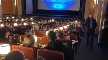 Fast voll besetzt war der große Saal des Centraltheaters bei der Filmvorführung für ukrainische Familien.