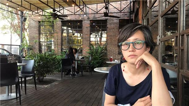 Nach Fall von Kabul: „Die Welt hat Afghanistan aufgegeben“ Fatima Faisi, ehemalige „New York Times“-Journalistin, wurde 2021 aus Afghanistan evakuiert. Heute lebt sie in den USA.