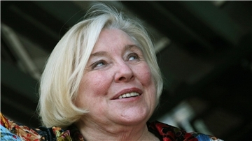 Fay Weldon ist tot. Die Schriftstellerin ist im Alter von 91 Jahren friedlich eingeschlafen.
