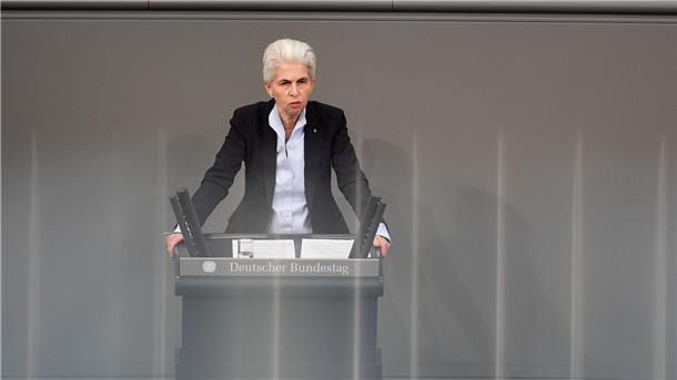 FDP-Verteidigungspolitikerin Marie-Agnes Strack-Zimmermann kritisiert das Vorgehen des Kanzlers.