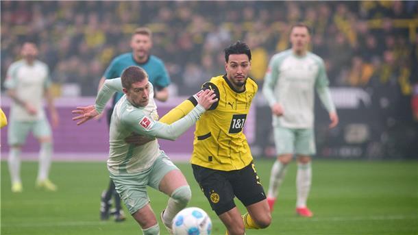 Kovac spricht über Startelf-Chance von Neuzugang Chukwuemeka Fehlt dem BVB in Lissabon: Linksverteidiger Ramy Bensebaini (r)
