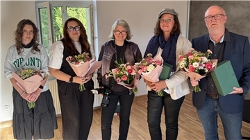 Feierlicher Augenblick (von links): Linda Surdel, Marta Wojniusz-Bukowska (Darlowo), Heide Pinkall, Veronika Boyksen, Uwe Peglau (Brake).