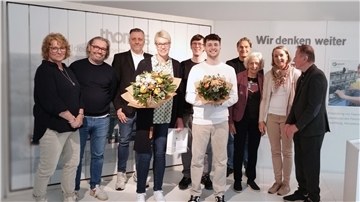 Feierstunde im kleinen Kreis bei der Thomas Holding.