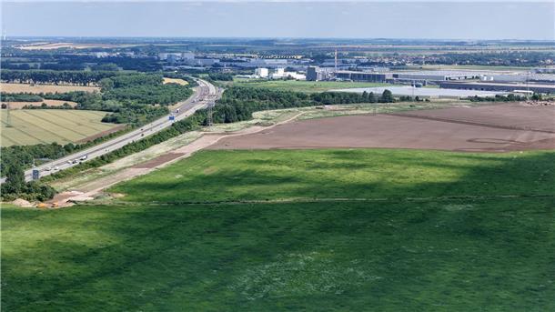 Aus für Intel in Magdeburg - Rückschlag für Deutschland? Felder zu Industriepark - das war der Plan in Magdeburg. Die riesige Intel-Investition ist jedoch geplatzt. (Archivbild)
