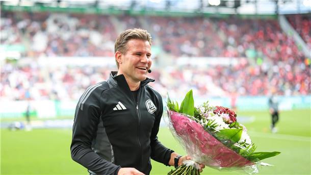 Rekord-Schiri erwartet: Foul oder nicht - KI rechnet das aus Felix Brych nach seinem letzten Bundesliga-Spiel als Schiedsrichter.