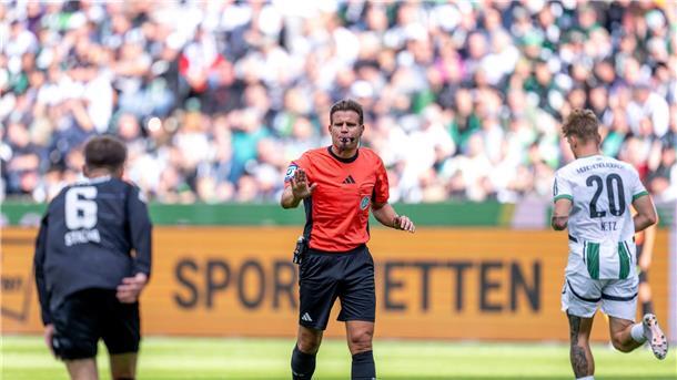 Rekordschiedsrichter Brych beendet Karriere Felix Brych während seines 345. Bundesligaspiels.