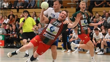 Felix Weber, hier im Spiel gegen Schwanewede, steuerte sechs Tore zum 29:29 bei der HSG Delmenhorst bei.