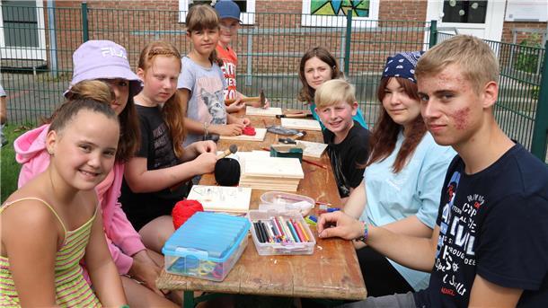 Nach dem Ausfall der „Tage im Grünen“: So begeistert das Ersatzprogramm Ferienprogramm vor Ort: Die evangelische Kirche bietet an insgesamt vier Standorten Betreuung und Programm für Kinder - hier im Zentrum Alte Kirche