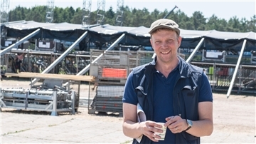 Festivalleiter Jasper Barendregt hat trotz langer Tage gut Lachen.