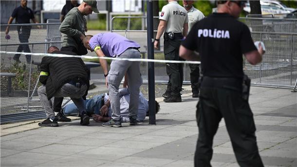 Slowakischer Regierungschef nach Schüssen in Lebensgefahr Festnahme des mutmaßlichen Schützen in der Stadt Handlova.
