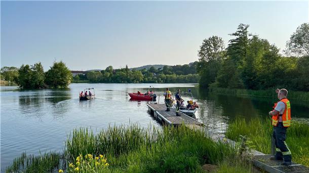 Zwei Jugendliche ertrinken in Badesee Feuerwehr und Rettungsdienste suchen am Breitenbacher See nach zwei vermissten Jugendlichen.