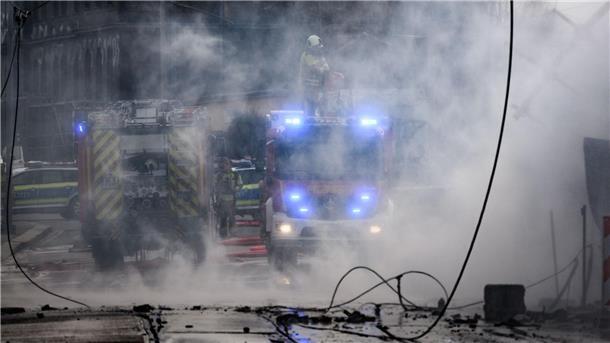 Feuerwehreinsatz wegen einer Gasexplosion in Dresden. Verletzte gab es nach Angaben der Feuerwehr nicht.