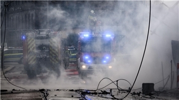 Feuerwehreinsatz wegen einer Gasexplosion in Dresden. Verletzte gab es nach Angaben der Feuerwehr nicht.