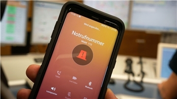 Feuerwehren in Deutschland beklagen, dass immer mehr Menschen den Notruf 112 ohne triftigen Grund wählen.