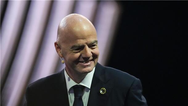 Das spricht für die WM in Saudi-Arabien - und das dagegen FIFA-Präsident Gianni Infantino ist sich bei Saudi-Arabien sicher.