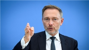 Finanzminister Christian Lindner (FDP) stellt in der Bundespressekonferenz den Regierungsentwurf für den Bundeshaushalt 2024 und den Finanzplan bis 2027 vor.