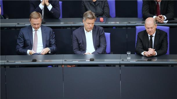 Finanzminister Christian Lindner, Wirtschaftsminister Robert Habeck und Bundeskanzler Olaf Scholz im Bundestag.