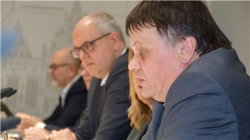 Finanzsenator Dietmar Strehl bei einer Pressekonferenz