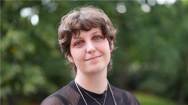 Shortlist 2025: „Jede Lektüre ist ein Befreiungsschlag“ Fiona Sironic steht mit „Am Samstag gehen die Mädchen in den Wald und jagen Sachen in die Luft“ auf der Shortlist 2025 (Archivbild).