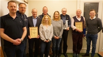 Fit für die nächste Amtszeit: Der zweite Vorsitzende Wilfried Mehrtens (4.von links) gratuliert (von links) Robin Mehrtens, Hannes Hinck, Hans-Hermann Mehrtens, Lea Haaren, Christine Pallaske, Frieder Hemeyer, Heinrich Schnackenberg und Finn Haaren.