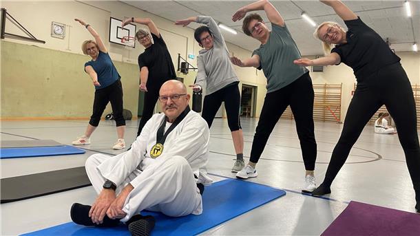 Bauch, Beine, Po: Fitte Damengruppe in Stollhamm lädt zum Kennenlernen ein Fitness-Gruppe