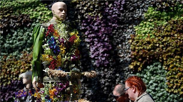 „Fleurs de Villes: PRIDE“ ist Teil der Sydney WorldPride 2023 - sie zeigt Blumenpuppen als Hommage an inspirierende Mitglieder der queeren Community.