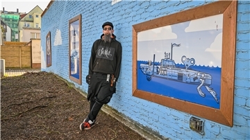 Florian Eybe hat am Parkplatz an der Stormstraße/Lessingstraße eine Hauswand gestaltet.