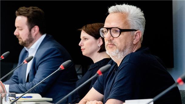 Grüne und FDP wollen sich nach Bremen-Dämpfer profilieren Florian Pfeffer (r-l), Landesvorstandssprecher von Bündnis 90/Die Grünen, Julia Tiedemann, Landesvorsitzende der Bürger in Wut (BiW) in Bremen, und Claas Bansemer, Generalsekretär der FDP in Bremen.