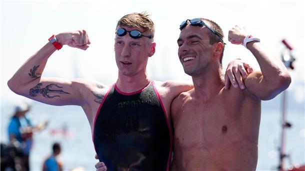 Wellbrocks Gold-Comeback in der Hitze: „Das ist meine Liebe“ Florian Wellbrock (l) und Gregorio Paltrinieri freuen sich über ihre Podestplätze.