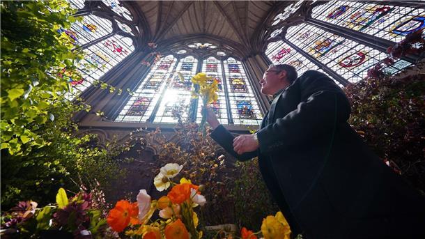 Krönungsblumen: Von der Isle of Skye bis Cornwall Florist Shane Connolly wird die Blumen für die Krönungszeremonie in der Westminster Abbey arrangieren.