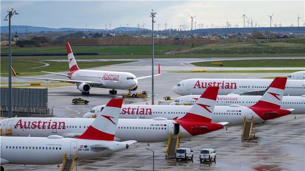 Streik bei Austrian Airlines - Flugausfälle bis Karfreitag Flugzeuge der Austrian Airlines (AUA) am Flughafen Wien-Schwechat.