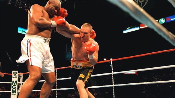 Alis berühmtester Gegner: Box-Legende Foreman ist tot Foreman verteidigte seinen Titel gegen Axel Schulz. (Archivbild)