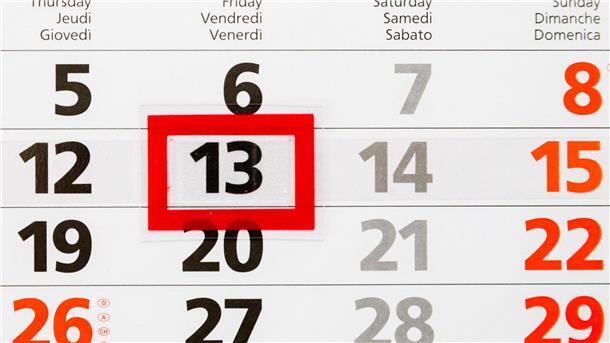Freitag, der 13., verliert kulturell an Bedeutung Forschern zufolge hat der Aberglaube vom Unglück am Freitag, dem 13., in Deutschland mächtig an Bedeutung eingebüßt.