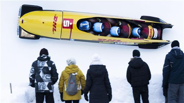 Francesco Friedrich musste sich beim Viererbob-Weltcup in St. Moritz erneut dem Briten Brad Hall geschlagen geben.