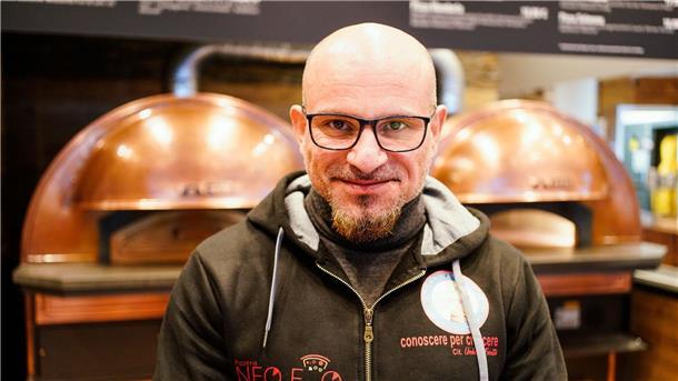 Pizza-Weltmeister bereitet sich auf Las Vegas vor Francesco Ialazzo ist Weltmeister im Pizzabacken.