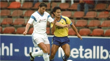 Frank Klobke (links, im Meppener Trikot) gegen Braunschweigs Dirk Schuster in der Saison 91/92.