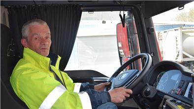 Frank Papke ist Fahrersprecher beim Transport- und Logistikunternehmen Albers in Nordenham. Er gehört ebenso wie viele weitere Lastwagenfahrer zu den „Helden der Coronakrise“.