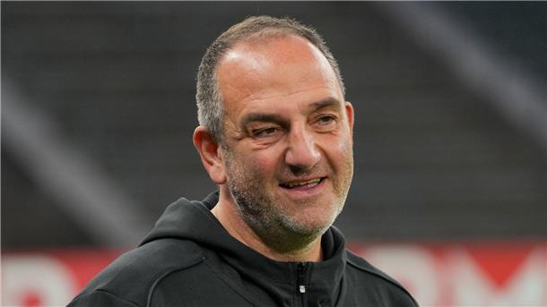 Frank Schmidt geht mit dem 1. FC Heidenheim zuversichtlich ins Spiel bei Heart of Midlothian.